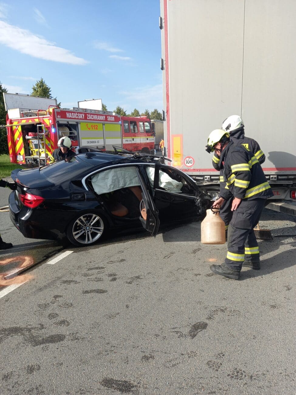 Vážná nehoda v Lipovce v Rychnově nad Kněžnou. Foto: HZS