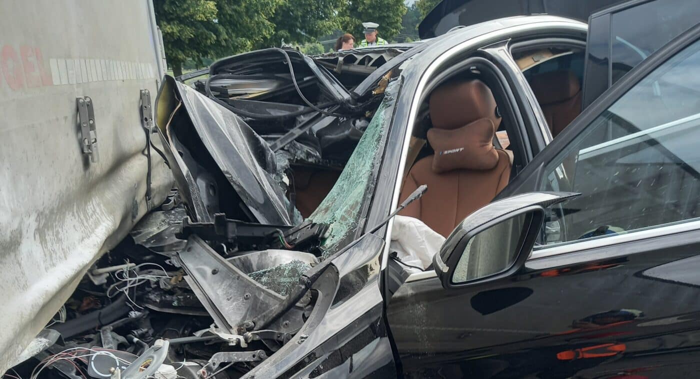 Vážná nehoda v Lipovce v Rychnově nad Kněžnou. Foto: HZS
