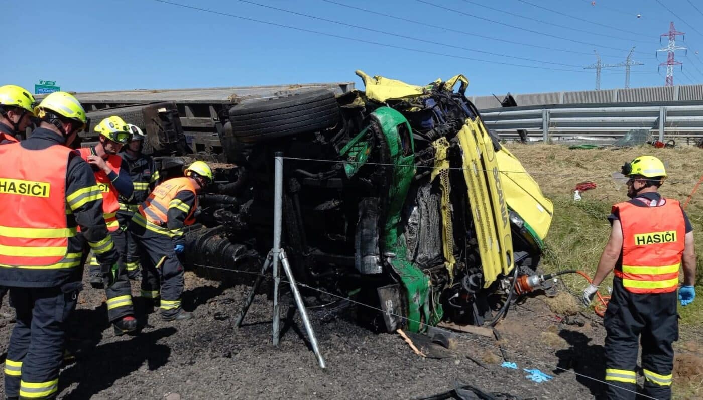 Tragická nehoda na D11 u Černožic. Foto: HZS