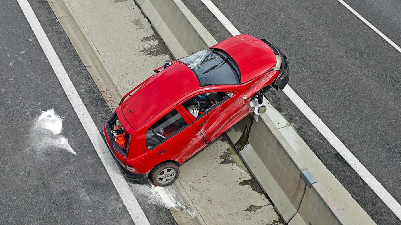 Nehoda na dálnici D8. Fabie vjela do svodidel. Foto: PČR