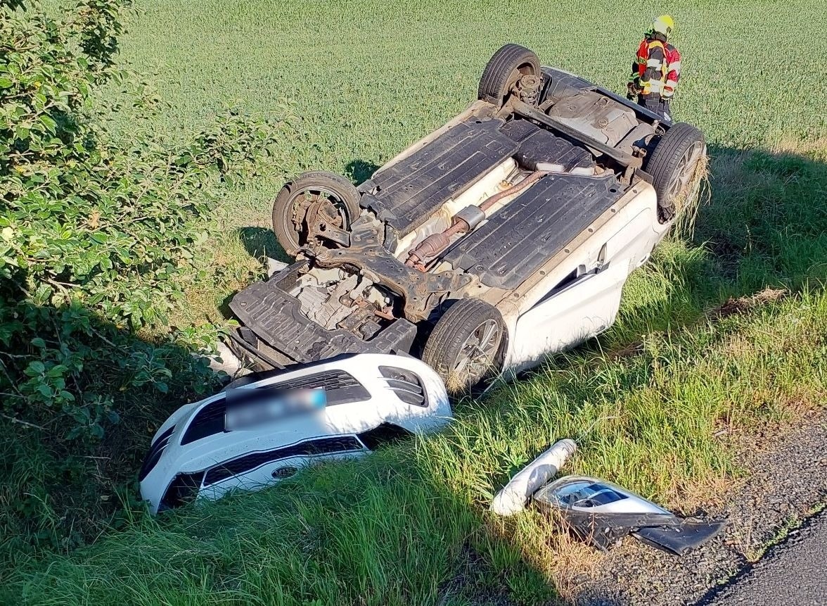 Nehoda u Dolního Žandova. Foto: HZS