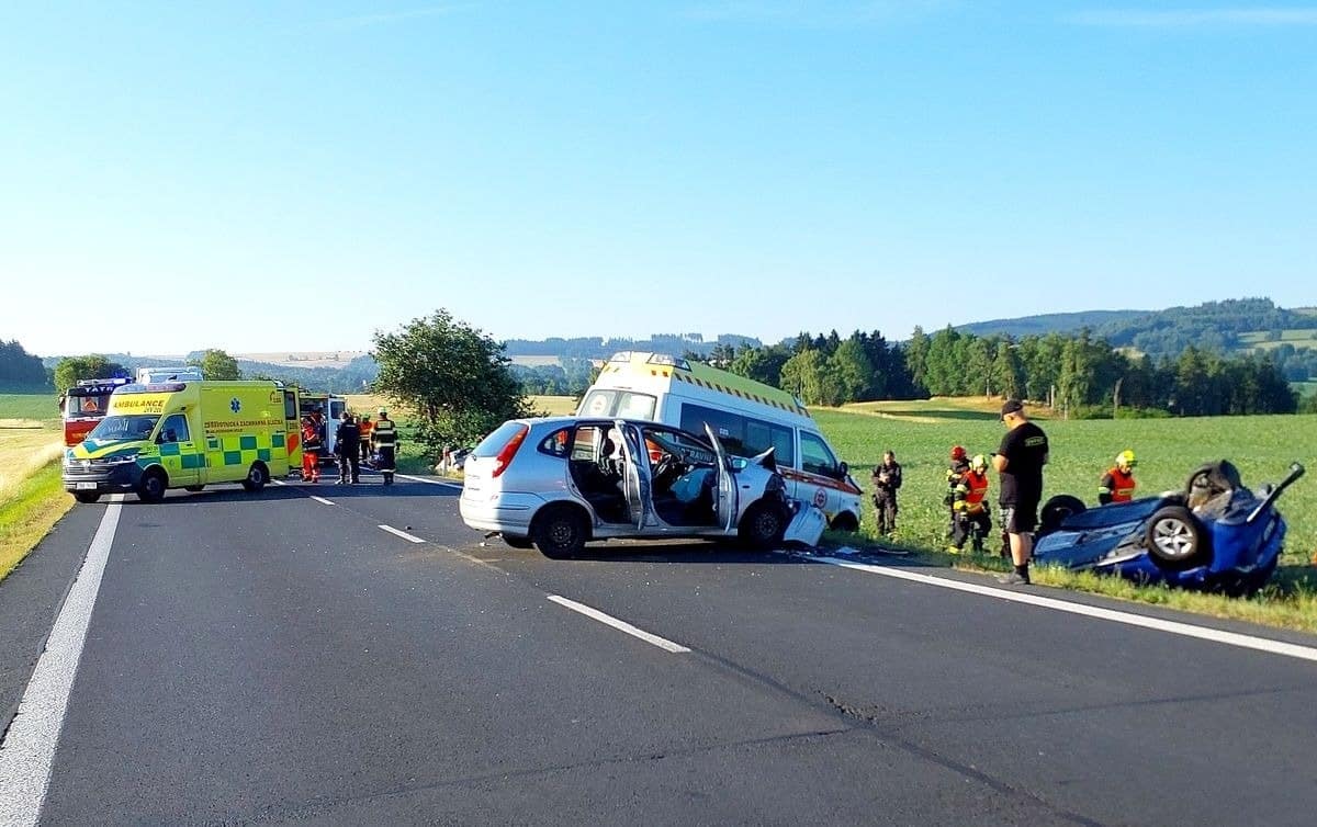Nehoda u Dolního Žandova. Foto: HZS