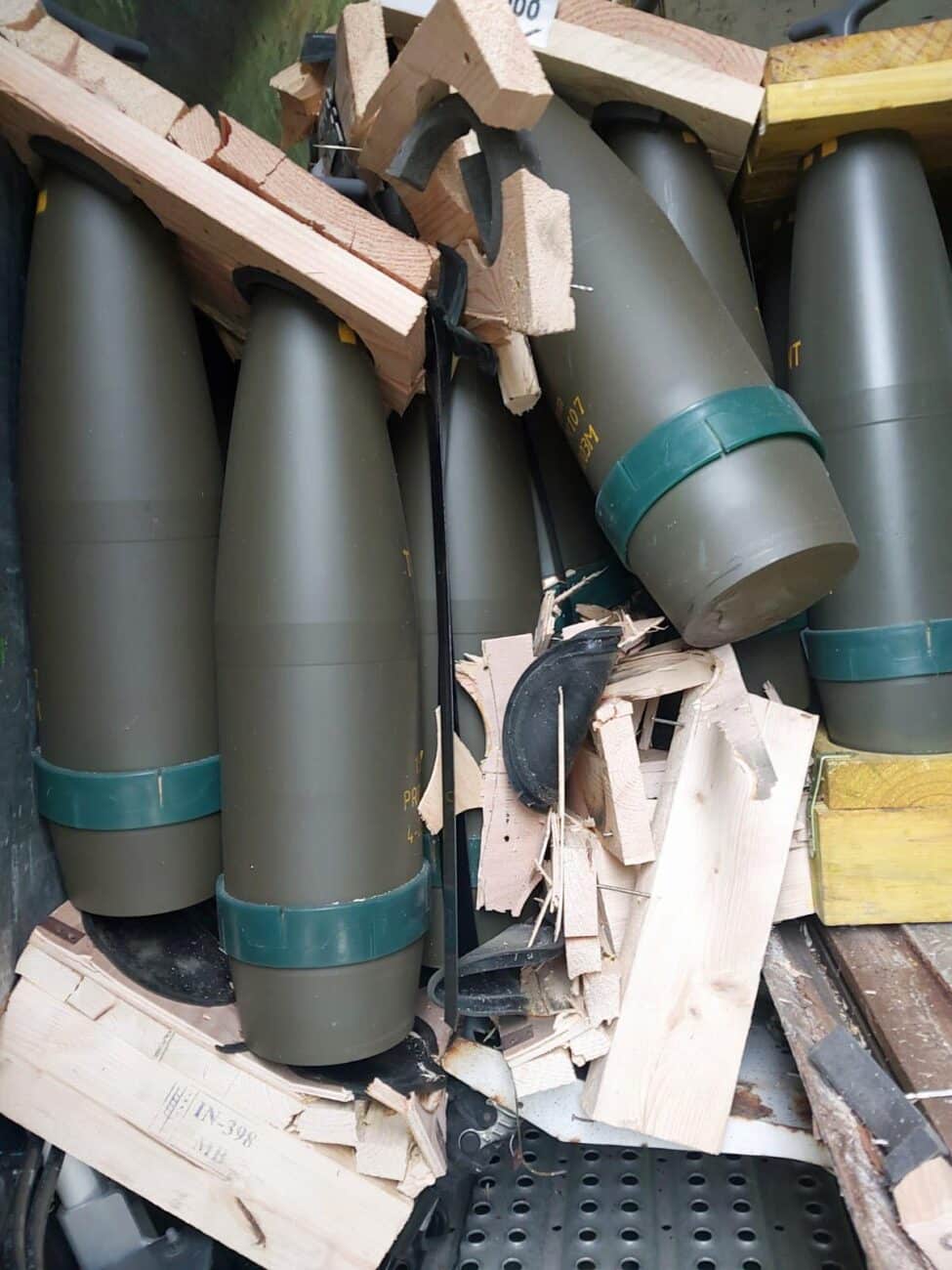 Prudké brždění odhalilo převáženou munici. Foto: PČR