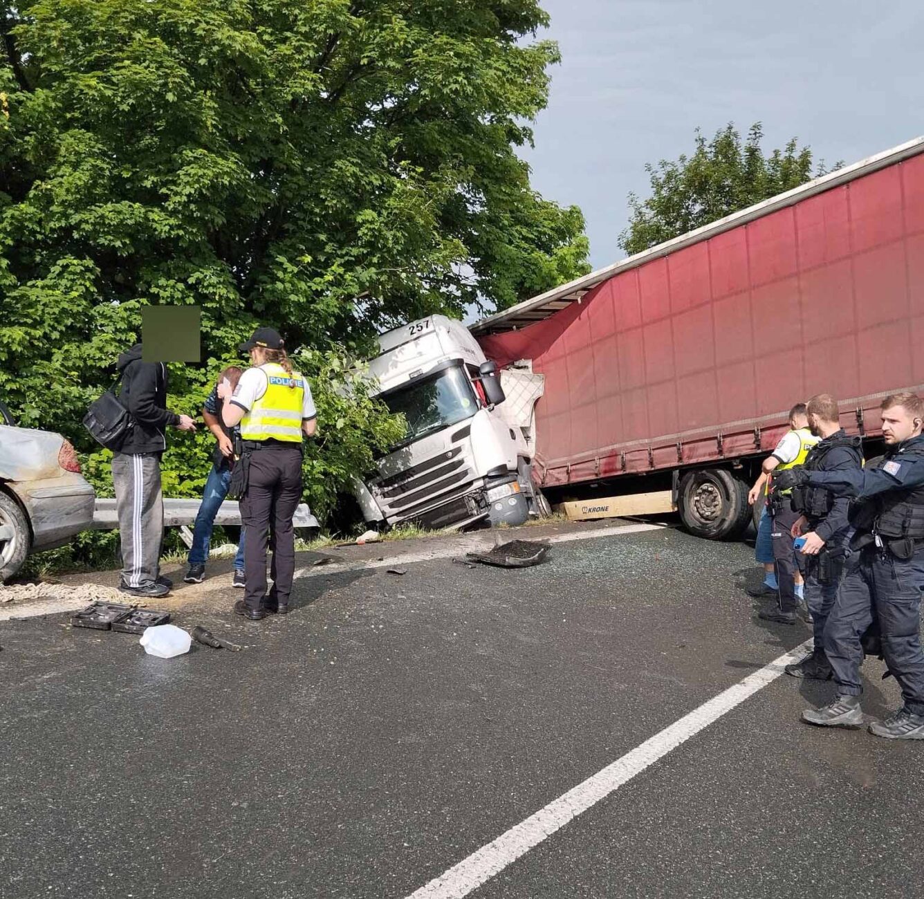 Nehoda na Mělnicku. Foto: FB/Doprava Mělník a okolí