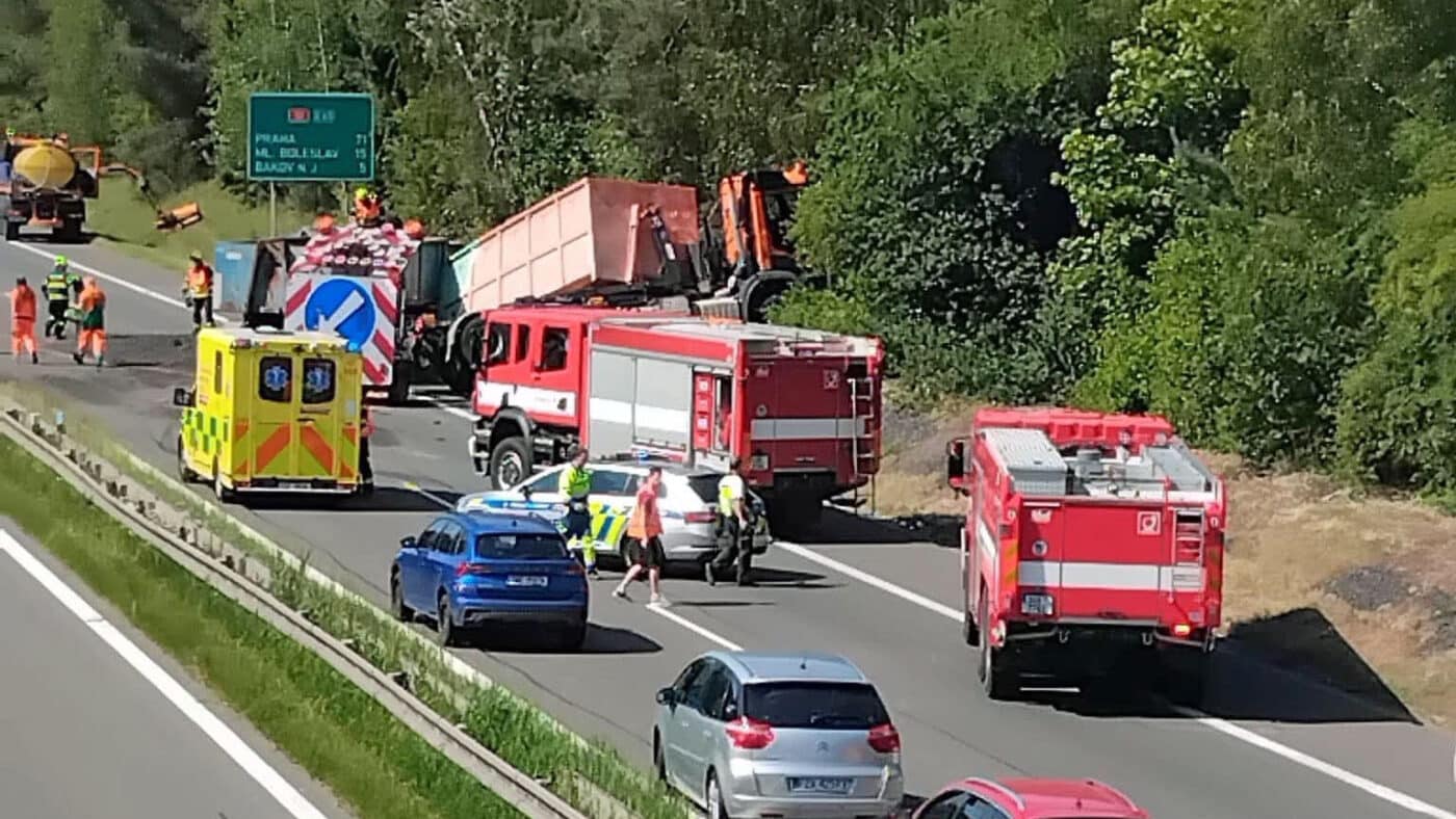 Nehoda na dálnici D10.