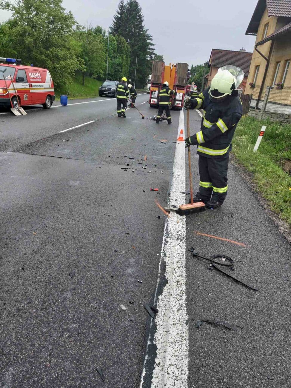 Vážná nehoda v obci Ohařice na Jičínsku. Foto: HZS