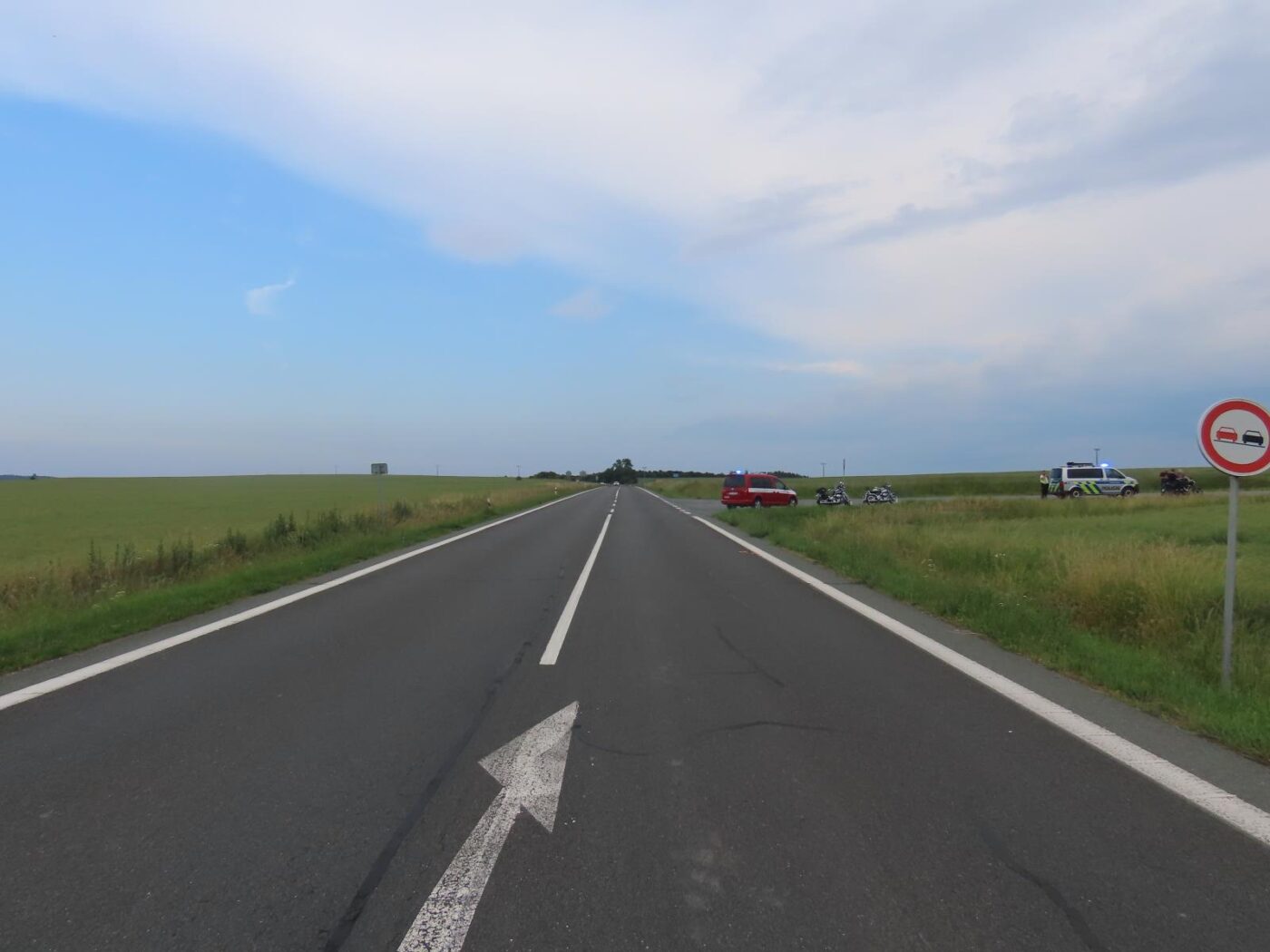 Tragická nehoda motorkářů u Převýšova. Foto. PČR