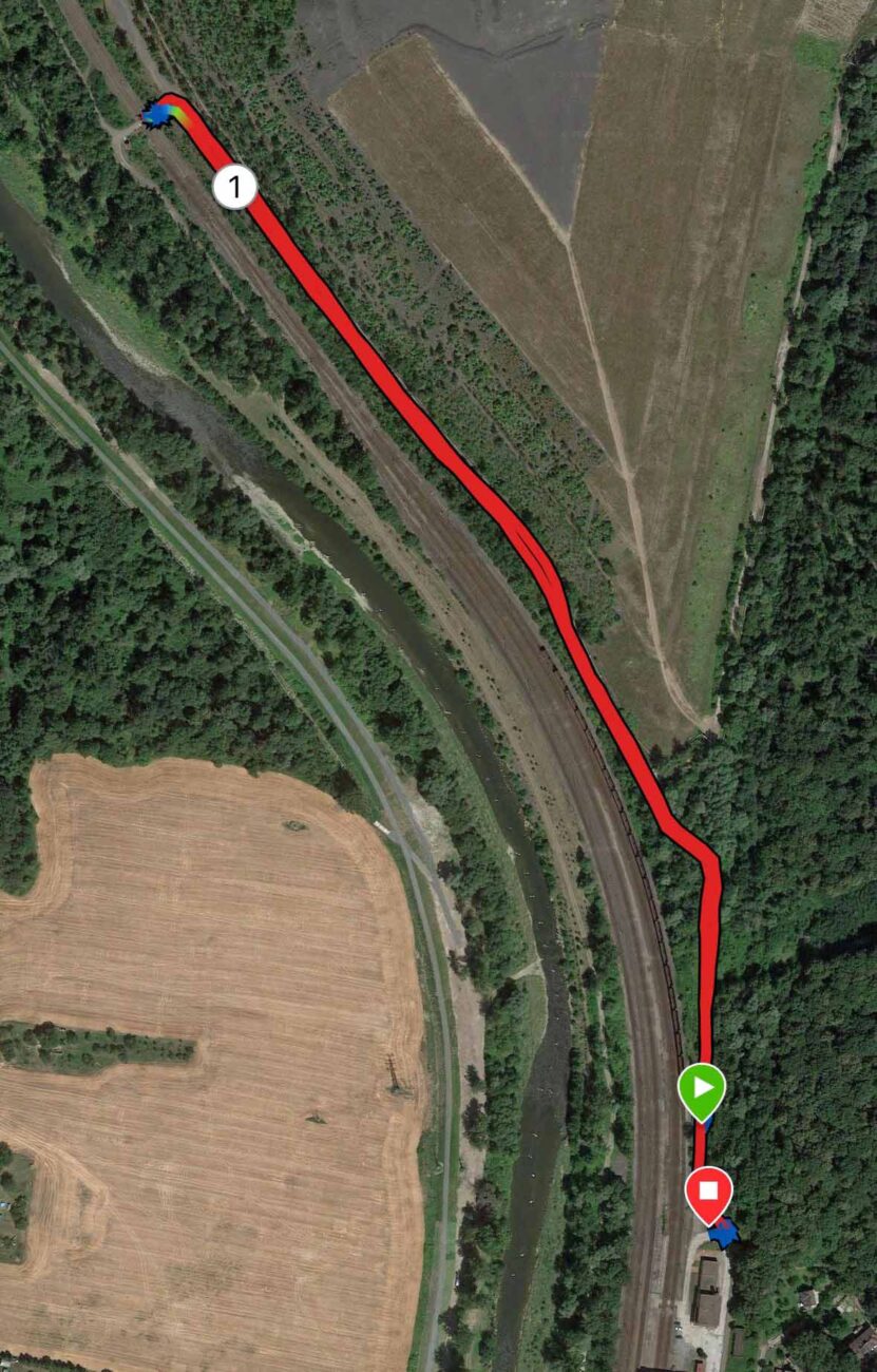 Záchranáři museli ke zraněnému kilometr pěšky.