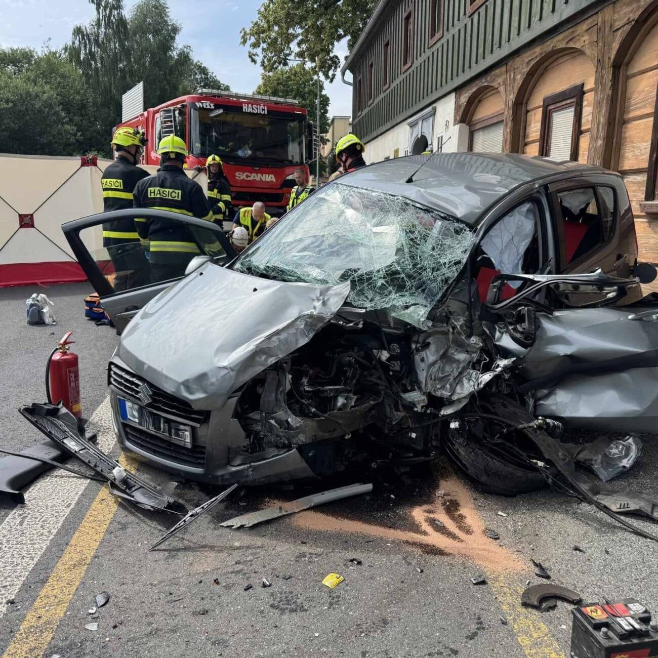 Tragická nehoda ve Varnsdorfu. Řidič nepřežil.