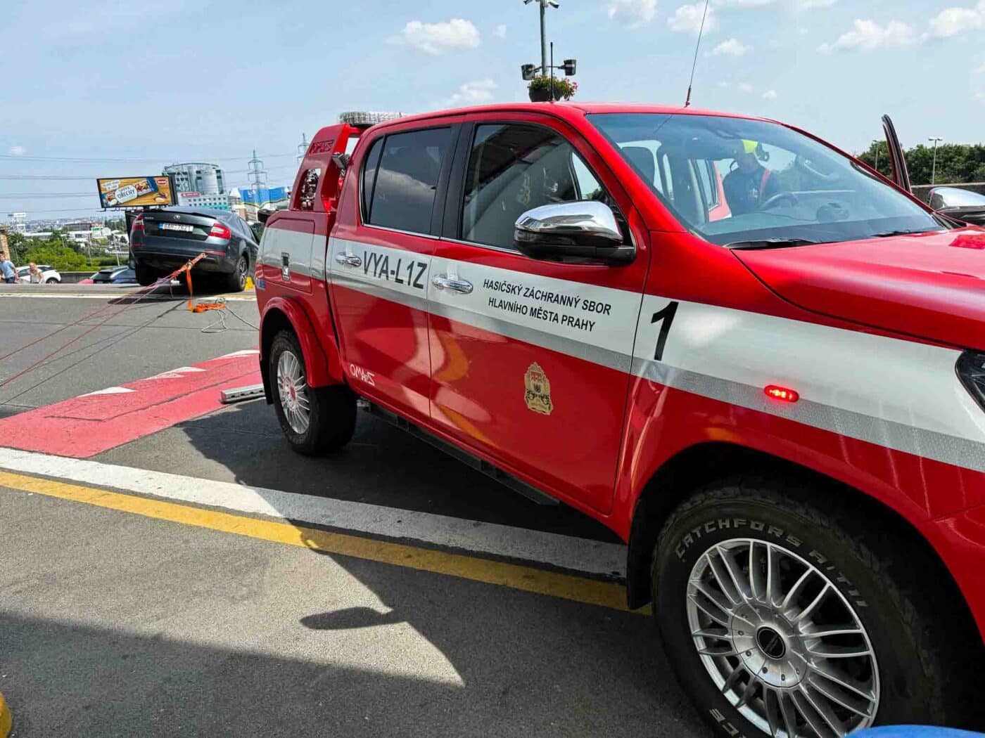 Nehoda u Westfield Chodov. Foto: HZS