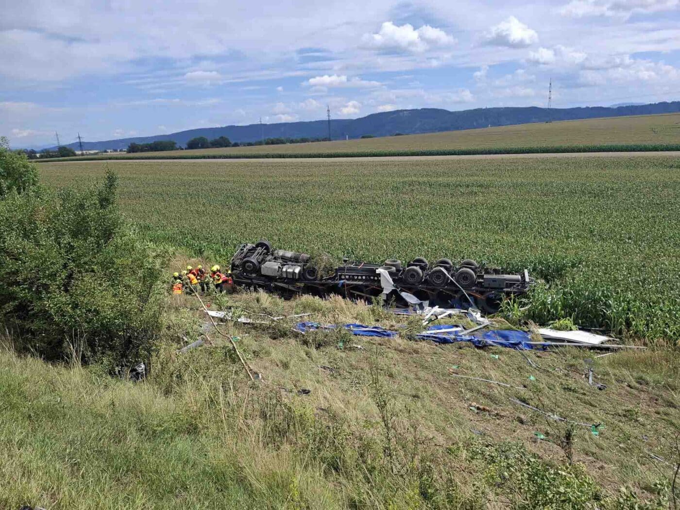 Nehoda kamionu na dálnici D1 u Lipníku nad Bečvou.