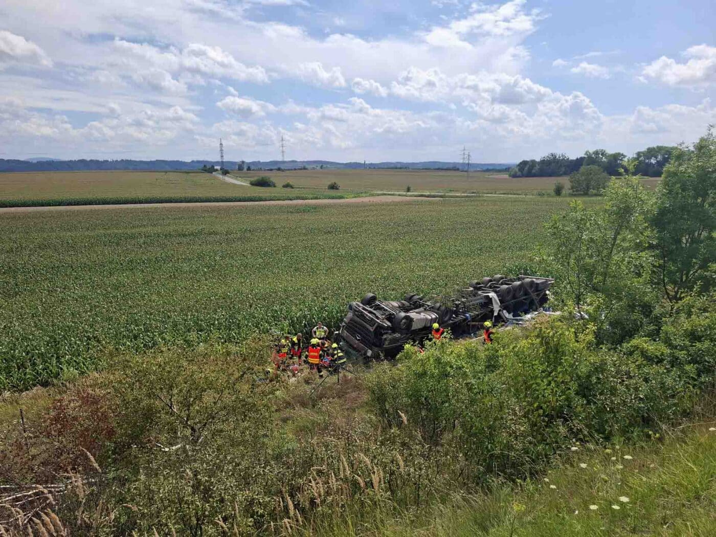 Nehoda kamionu na dálnici D1 u Lipníku nad Bečvou.