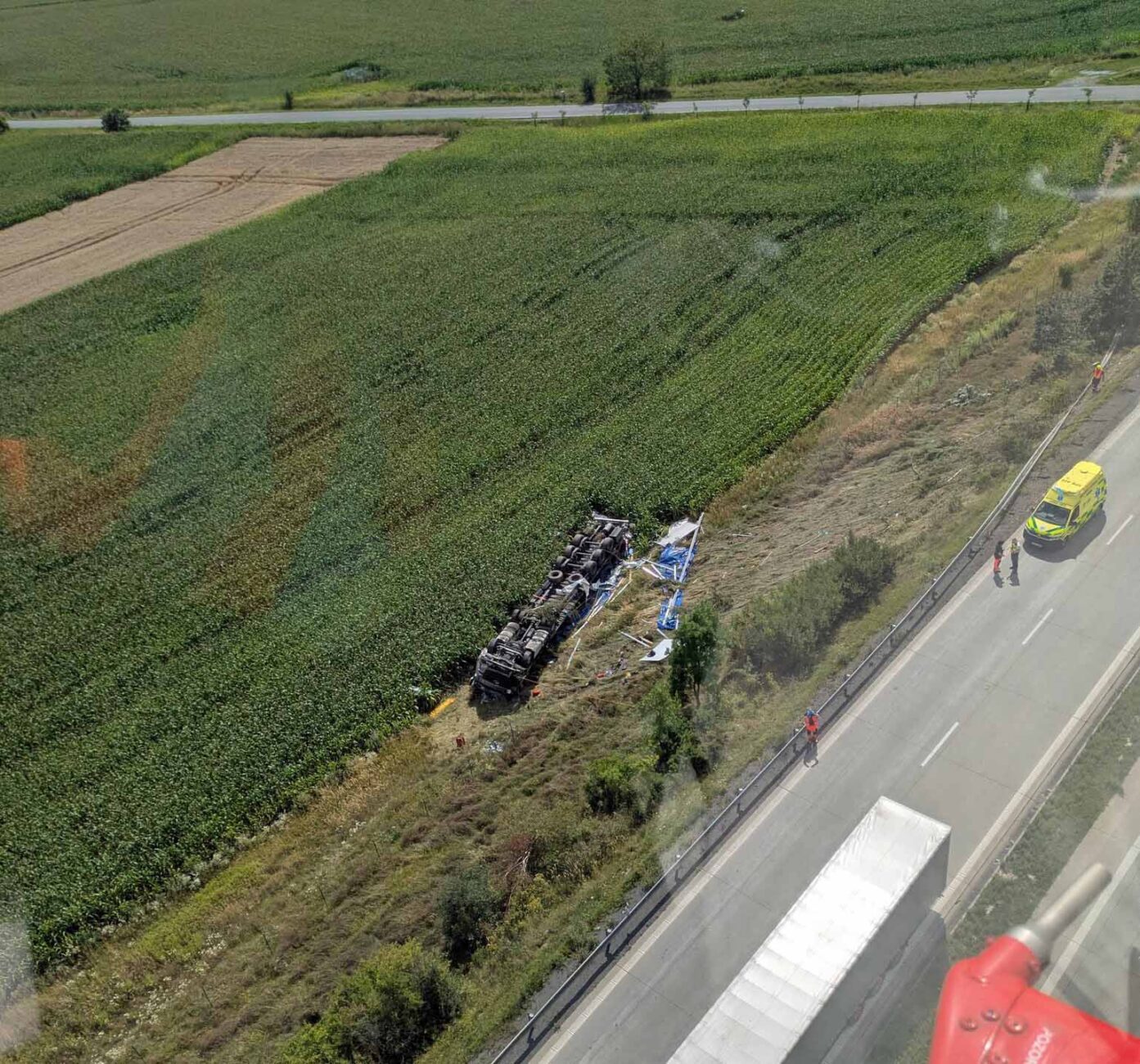 Nehoda kamionu na dálnici D1 u Lipníku nad Bečvou.