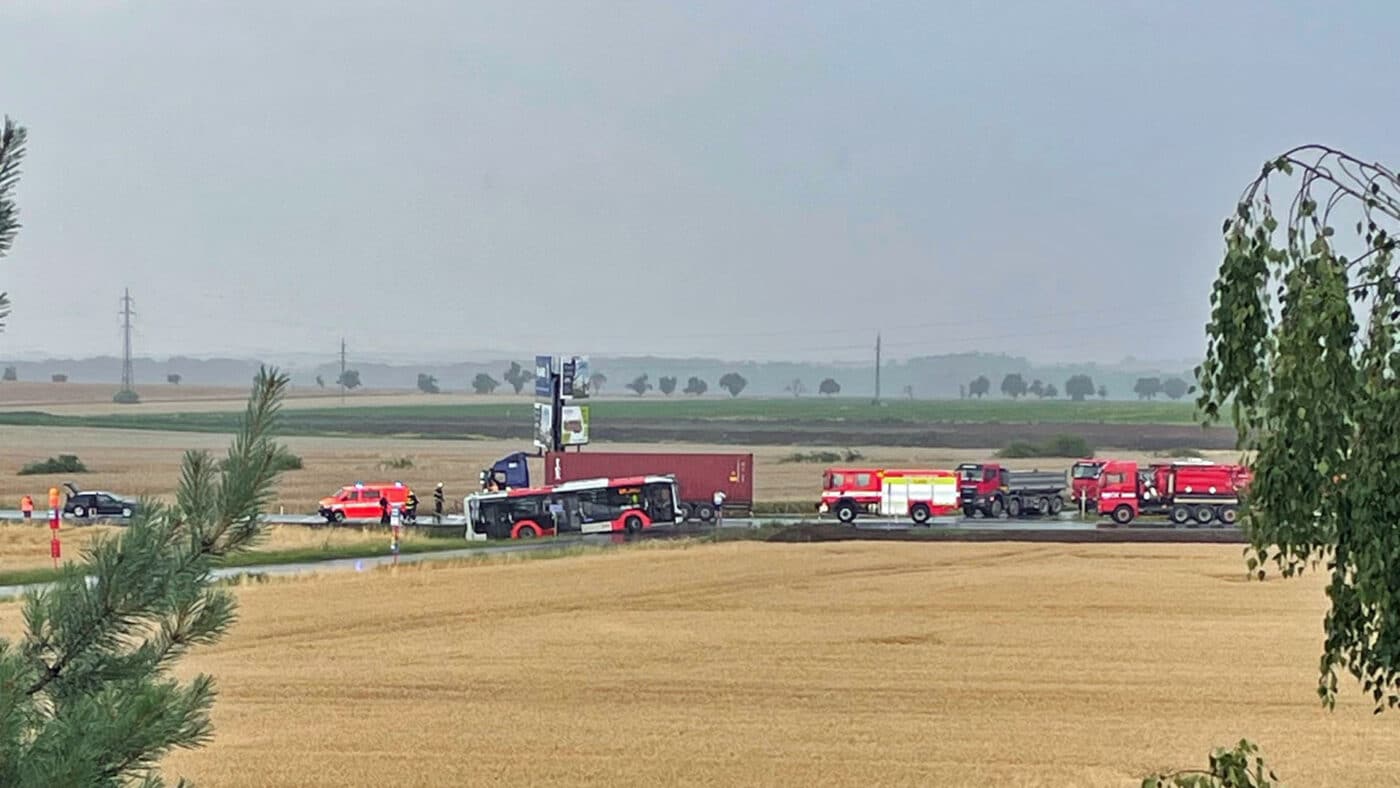 Nehoda autobusu a kamionu v Kolovratech. Foto: Eva Maninová