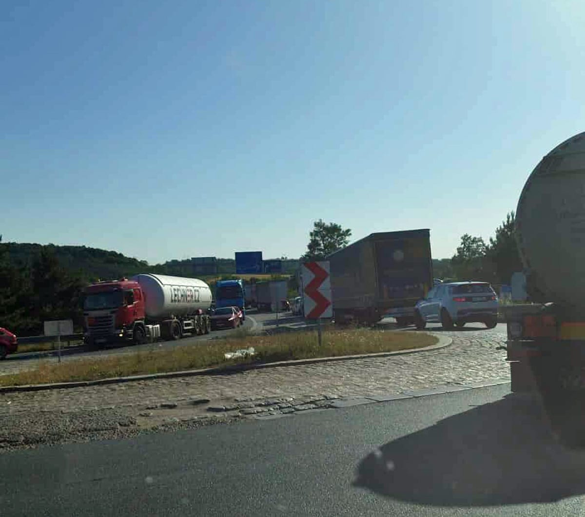 V oblasti kolabovala několik hodin doprava.