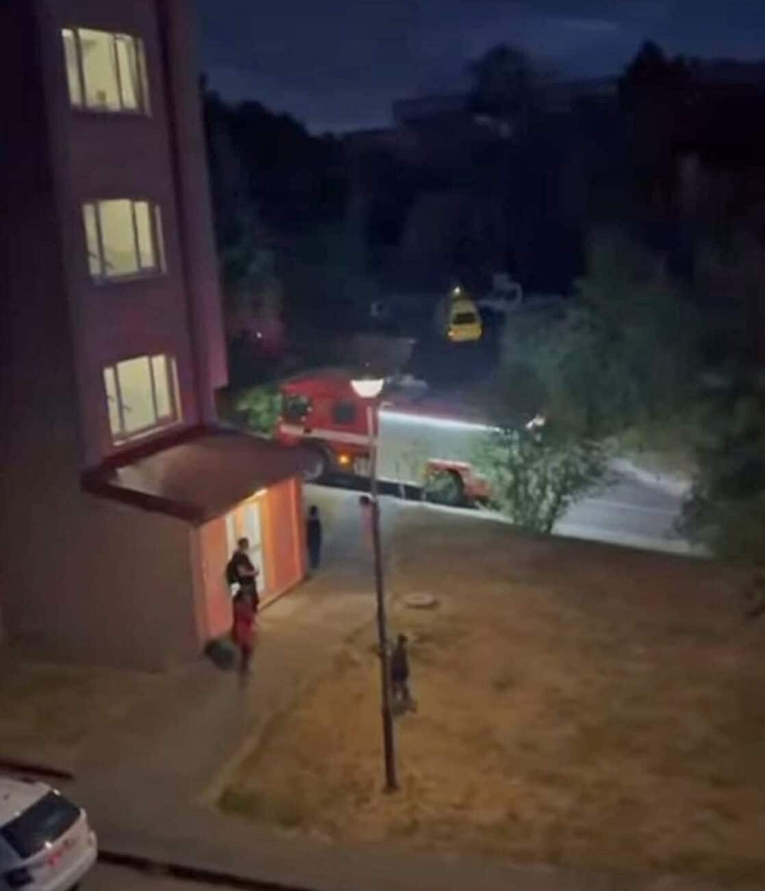 Žena spadla z okna bytového domu. Zdroj: Josef Bari