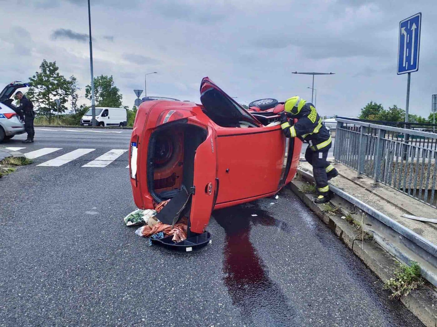 Nehoda v Mladoboleslavské ulici v Praze. Foto: HZS