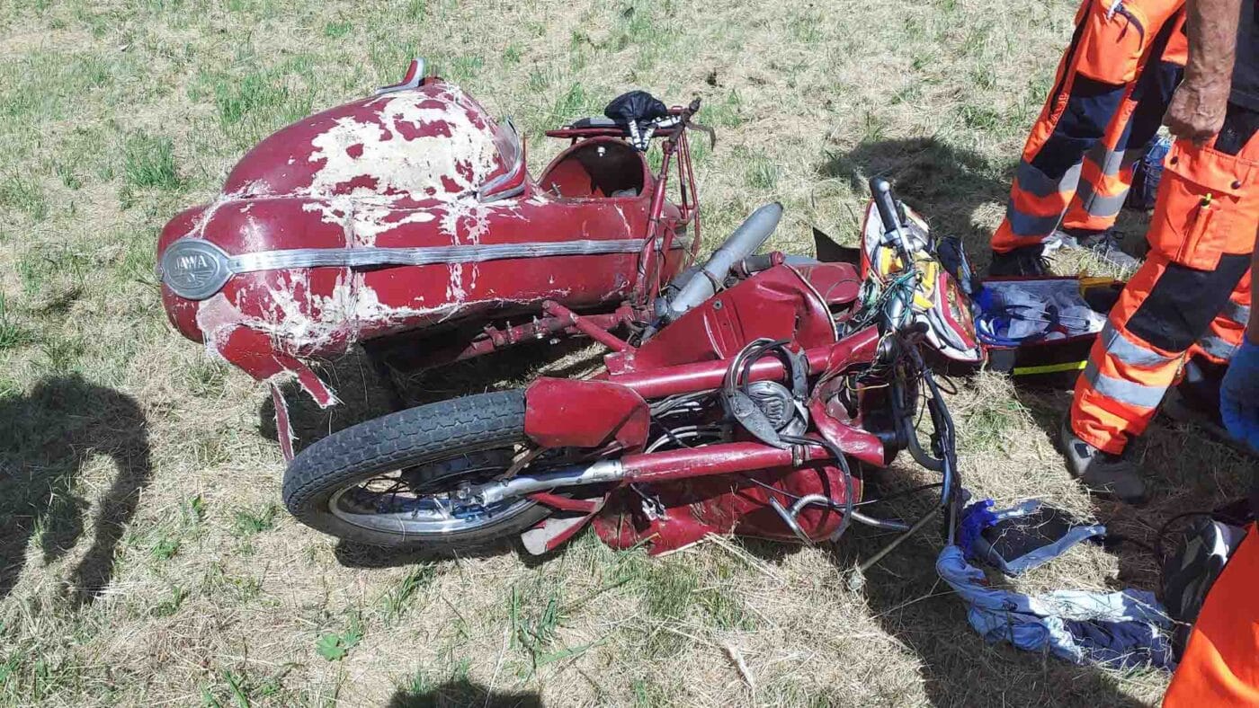 Nehoda motocyklu a auta nedaleko České Třebové. Foto: HZS