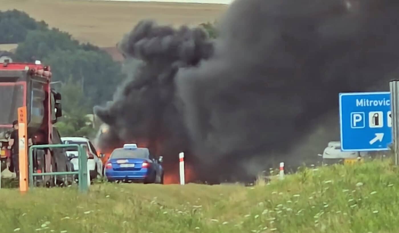 Nehoda a požár kamionu na dálnici D3. Foto: Martin Poštolka