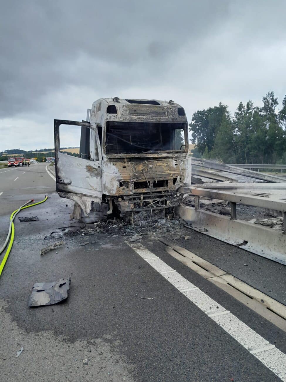 Nehoda a požár kamionu na dálnici D3. Foto: PČR