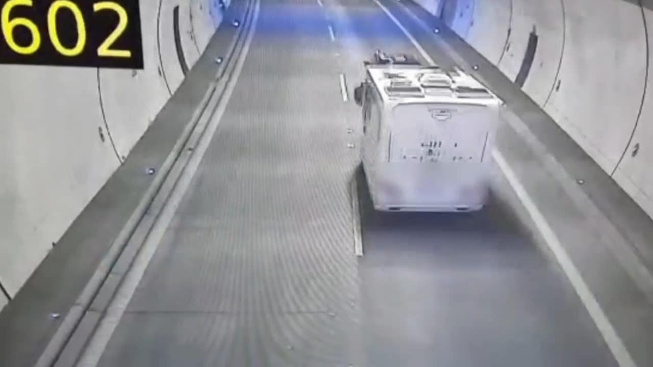 VIDEO: Vybržďování v tunelu na D8.