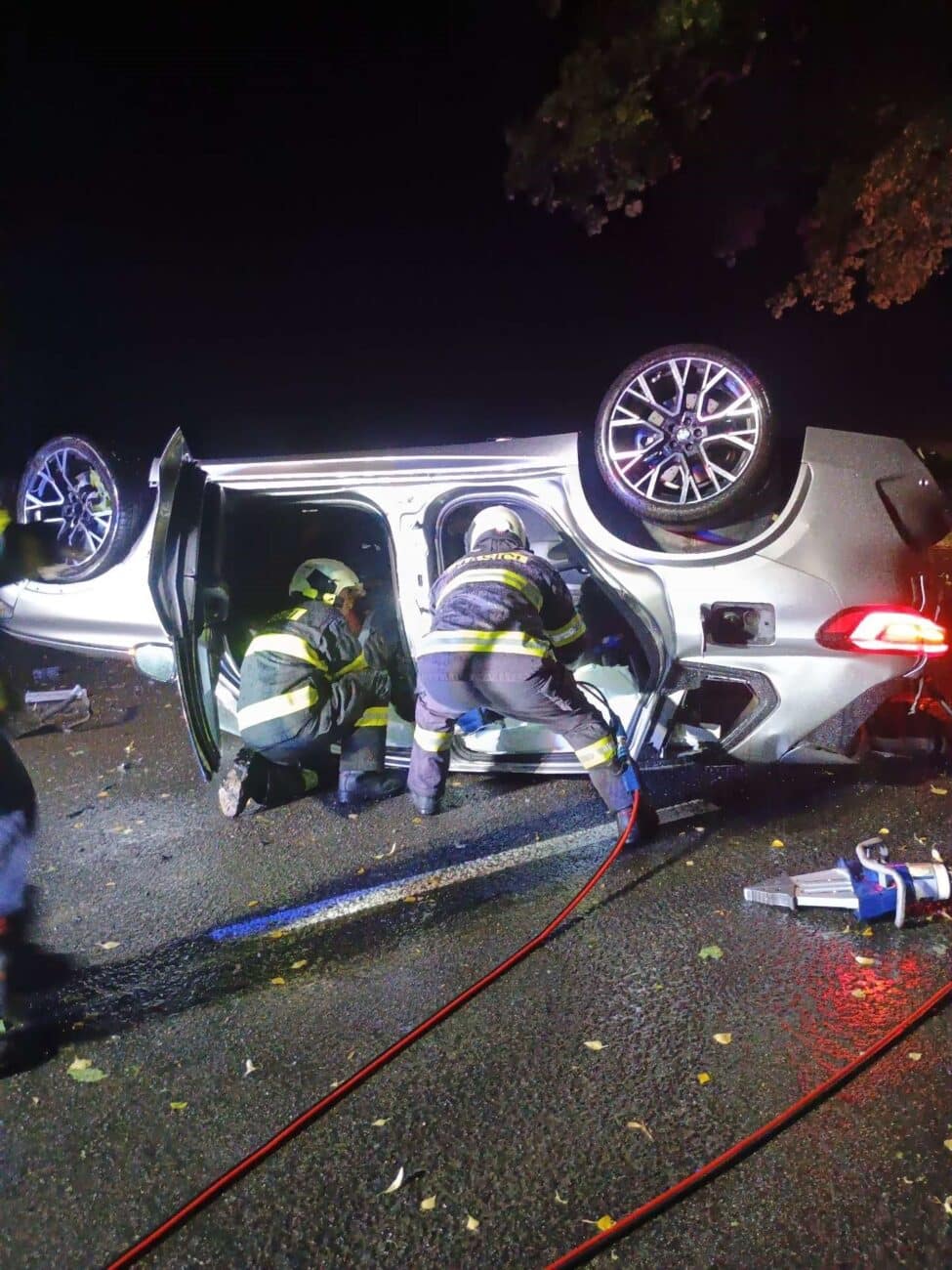 Tragická nehoda BMW u Chyšek. Foto: PČR