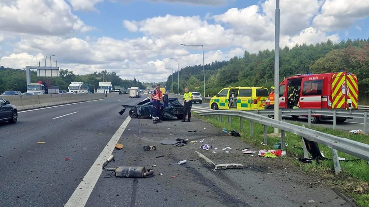 Nehoda na dálnici D1 u Mirošovic. 