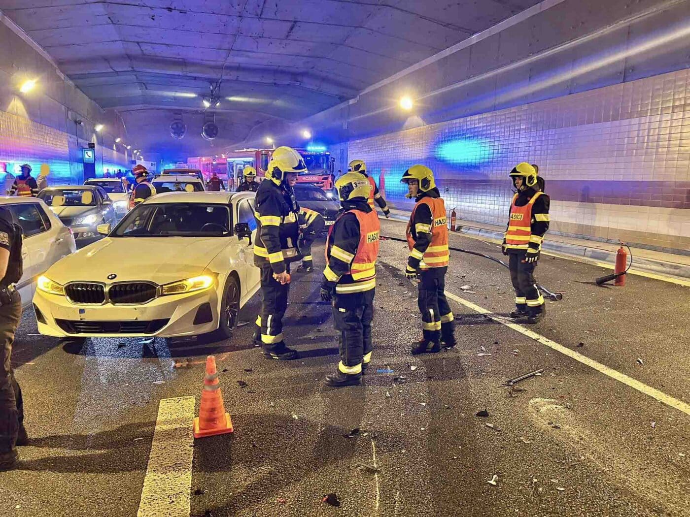 Hromadná nehoda v tunelu Blanka. Foto: HZS