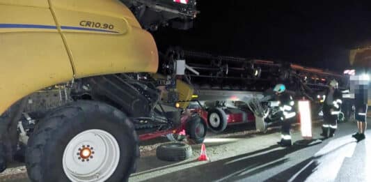 Nehoda kombajnů na obchvatu Jičína. Foto: PČR