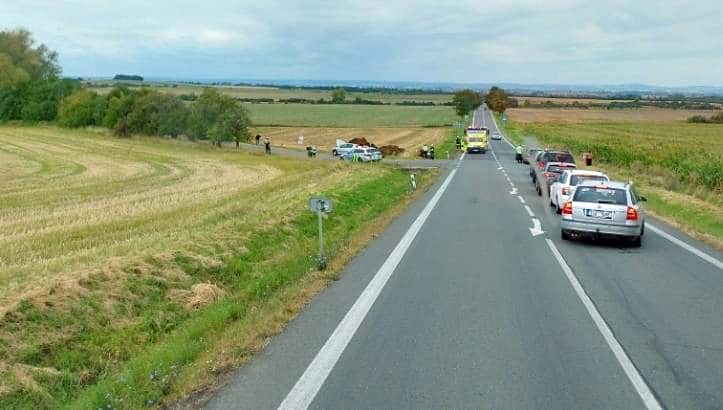 Nehoda auta a motocyklu v Podhořanech. Foto: HZS