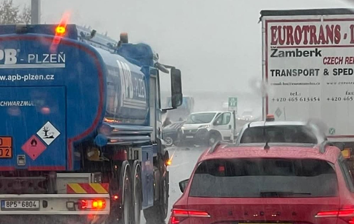 Nehoda na dálnici D10 nedaleko Mladé Boleslavi.