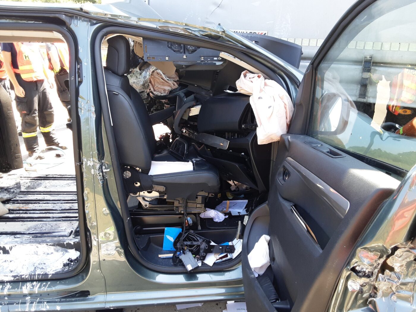 Nehoda dodávky a kamionu na D1 u Lipníku nad Bečvou.