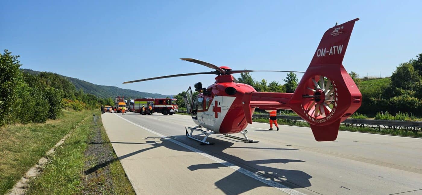 Nehoda dodávky a kamionu na D1 u Lipníku nad Bečvou.