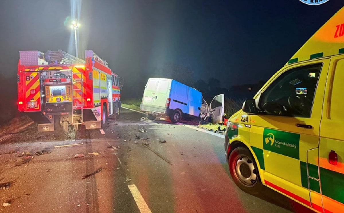 Tragická nehoda dodávky a kamionu u Úvalna. Foto: ZZS