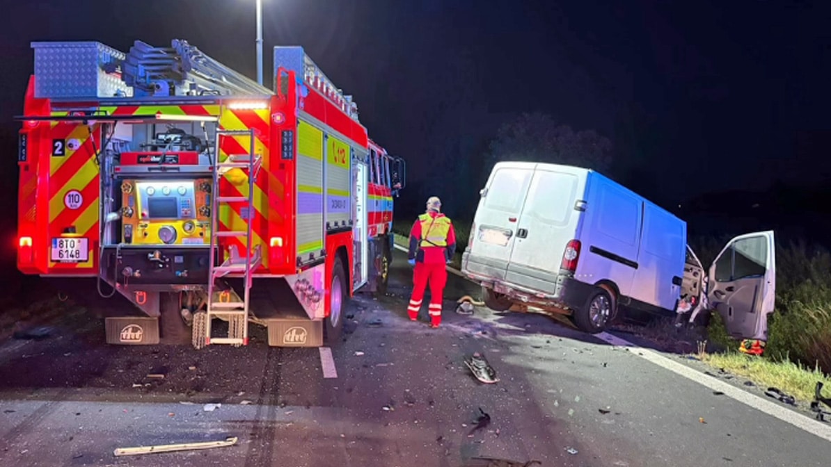 Tragická nehoda dodávky a kamionu u Úvalna. Foto: ZZS