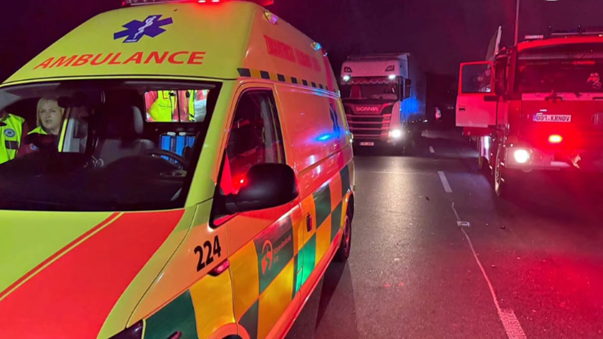 Tragická nehoda dodávky a kamionu u Úvalna. Foto: ZZS