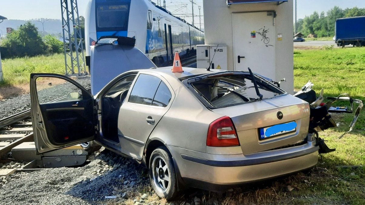 Nehoda na přejezdu Šternberku. Foto: SŽ