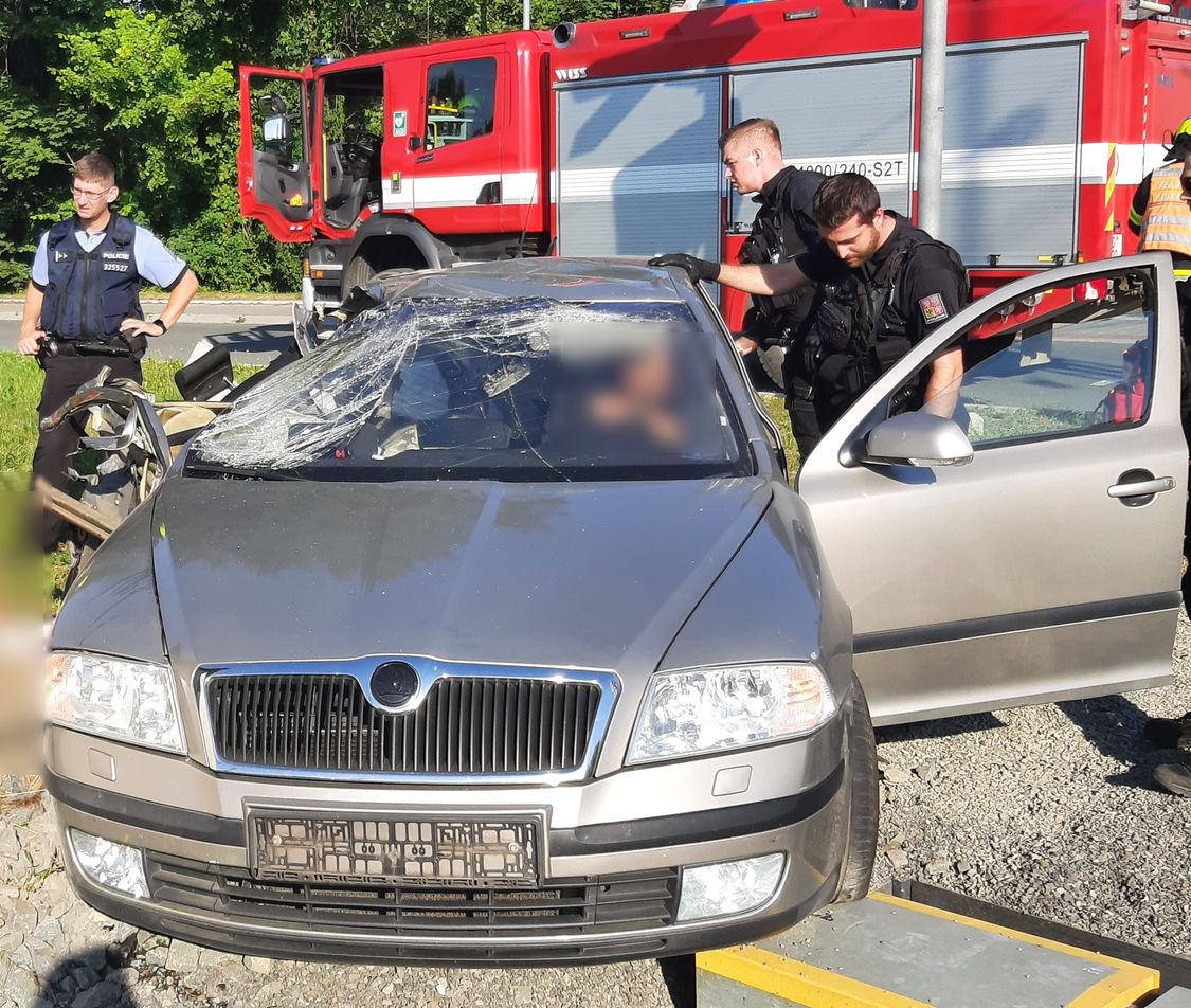 Nehoda na přejezdu Šternberku. Foto: PČR