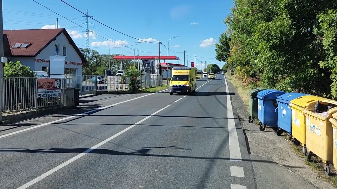VIDEO: Do Tišic spěchají záchranáři. Zdroj: FB / Doprava Mělník a okolí