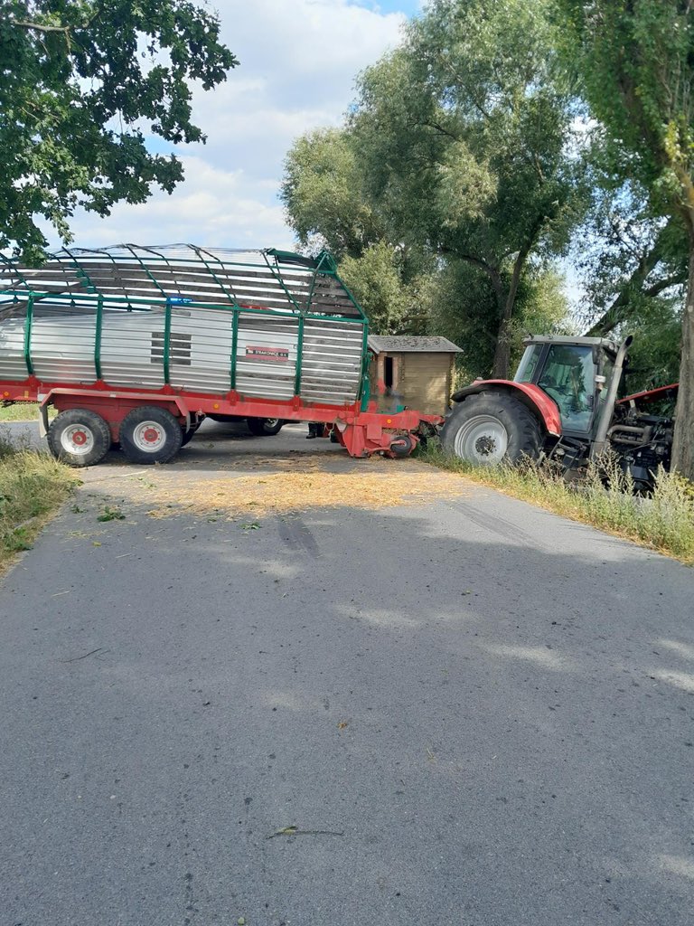 Nehoda traktoru v Tušovicích. Foto: HZS