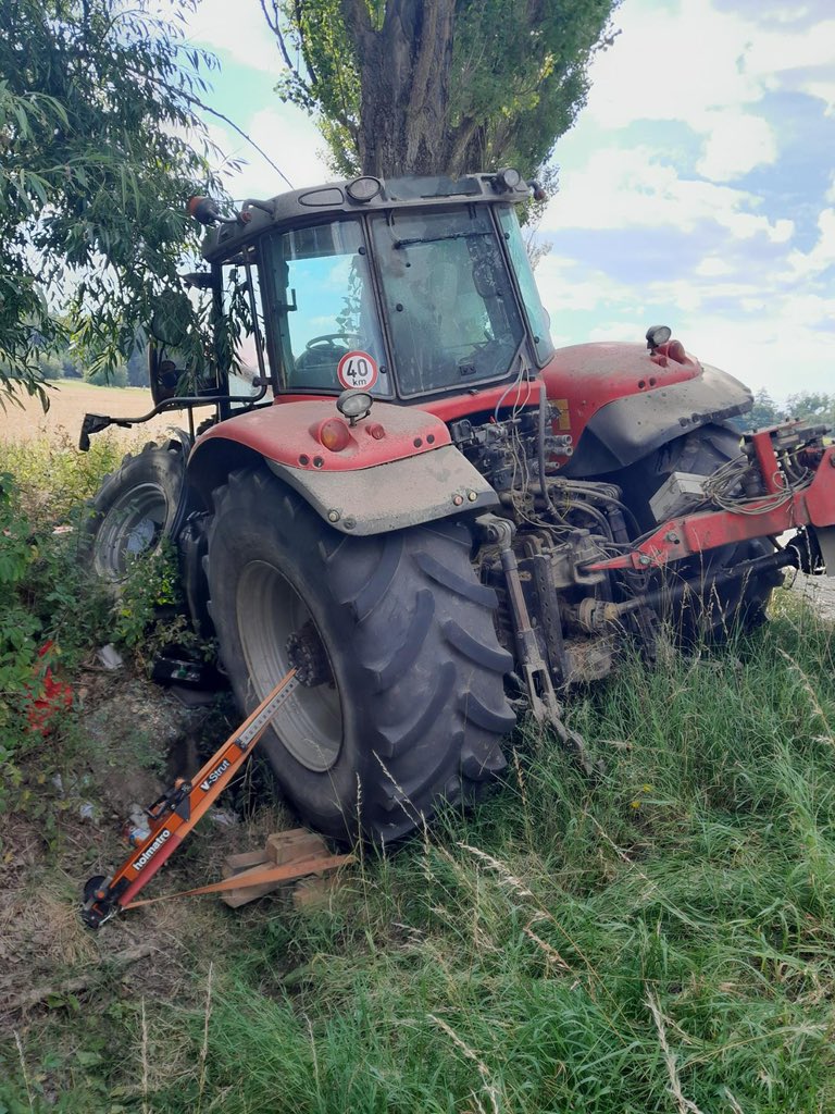 Nehoda traktoru v Tušovicích. Foto: HZS