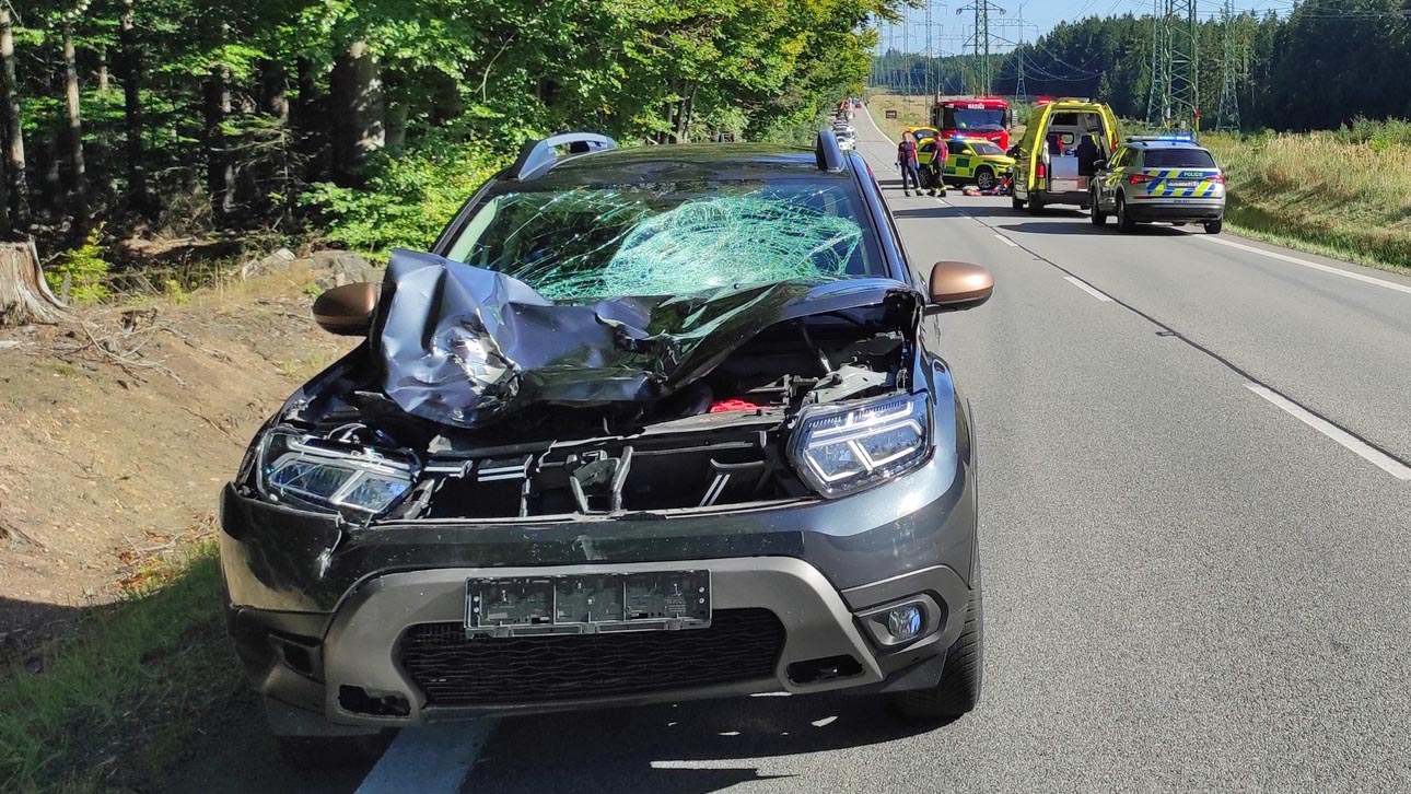 Tragická srážka auta a cyklisty u Krouny. Foto: HZS