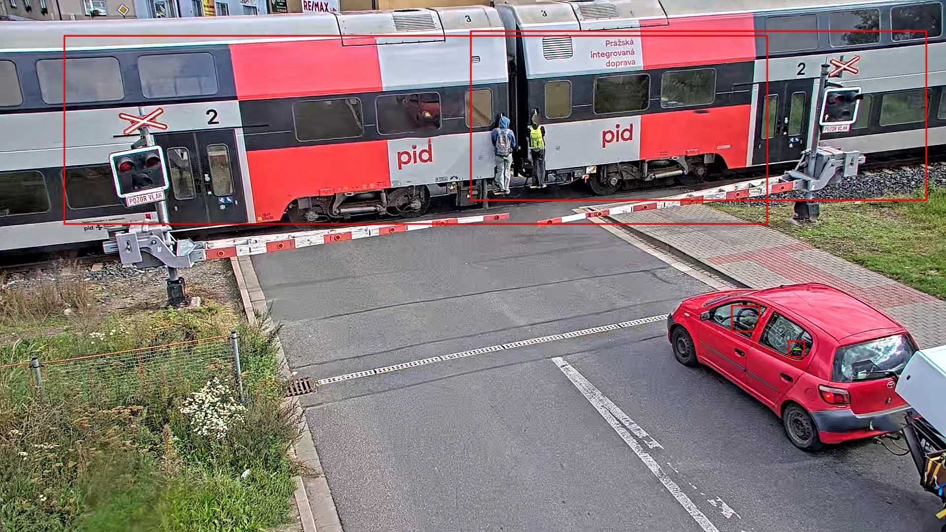 Mladíci přijeli na stupačkách vlaku z Milovic do LYsé nad Labem. Auto MP Milovice