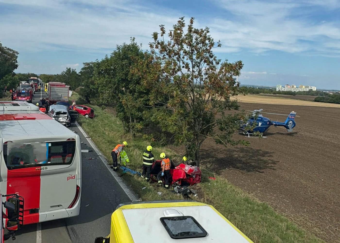 Hromadná nehoda u Neratovic. Foto: HZS