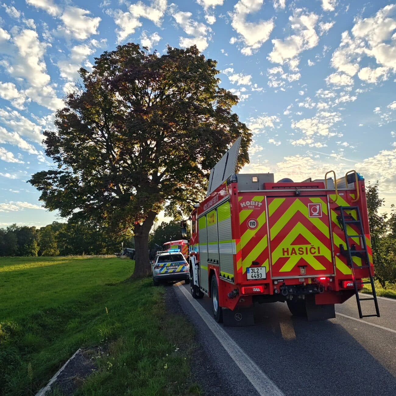 Tragická nehoda motorky a traktoru u Kunratic. Foto: obec