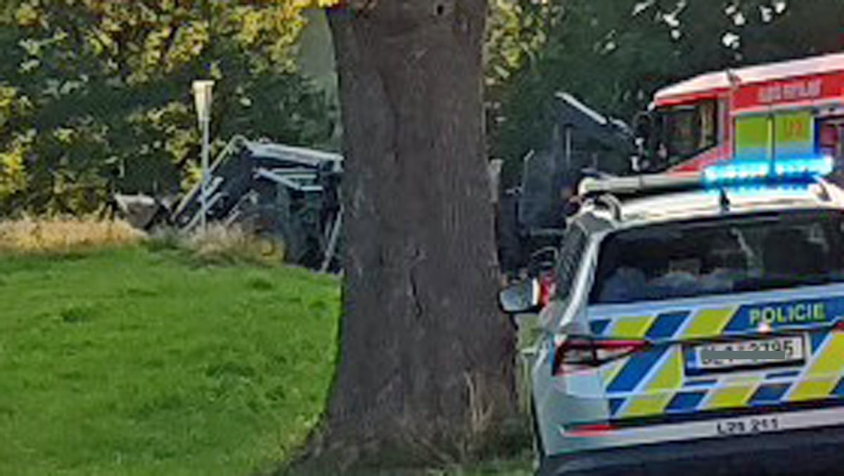 Tragická nehoda motorky a traktoru u Kunratic. Foto: obec