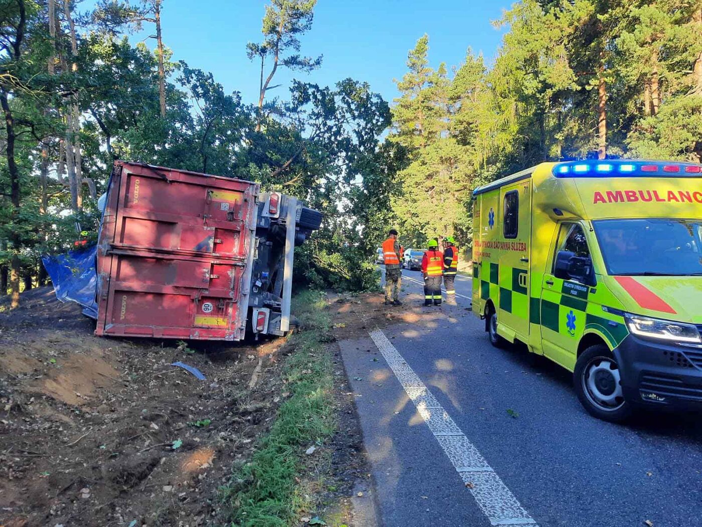 Nehoda kamionu u Starého Sedla. Foto: SDHO Mirovice