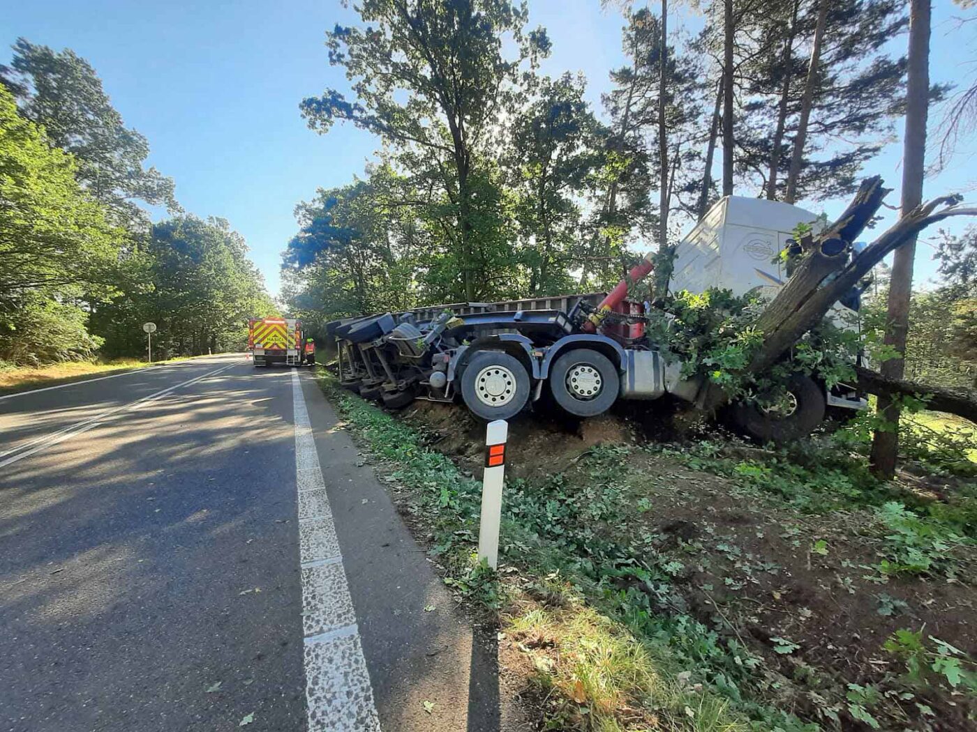 Nehoda kamionu u Starého Sedla. Foto: SDHO Mirovice