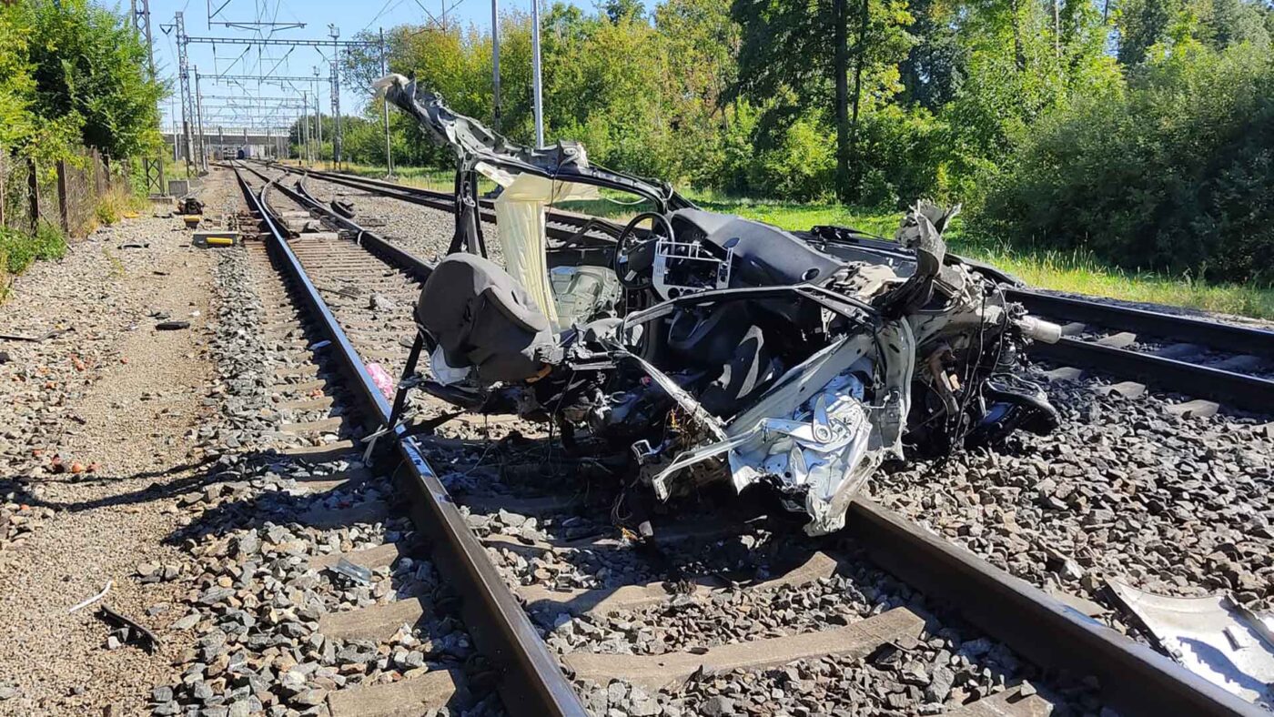 Srážka vlaku a auta u Moravan. Foto: PČR
