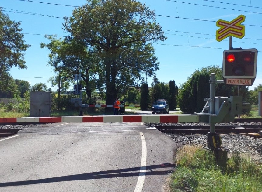 Srážka vlaku a auta v Uhersku u Moravan. Foto: PČR
